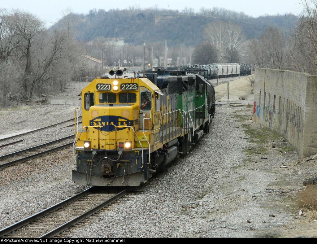 Blue &amp; Yellow On The 835 Local